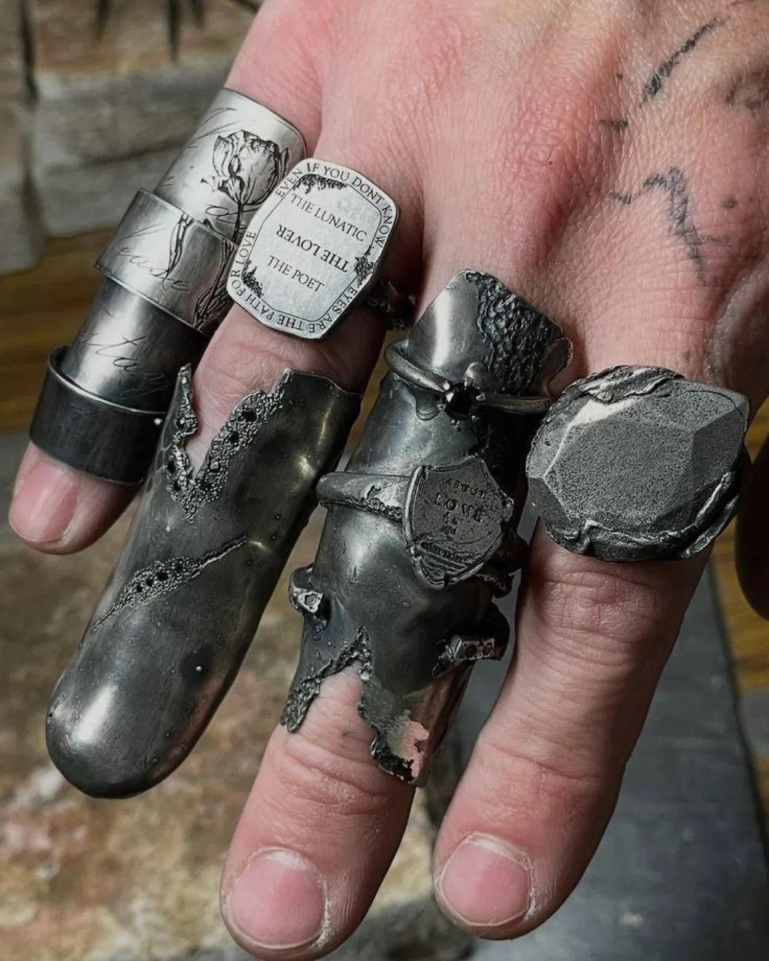 Metal memory